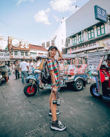 Photo of the Travel influencer Tupi Saravia in Bangkok.